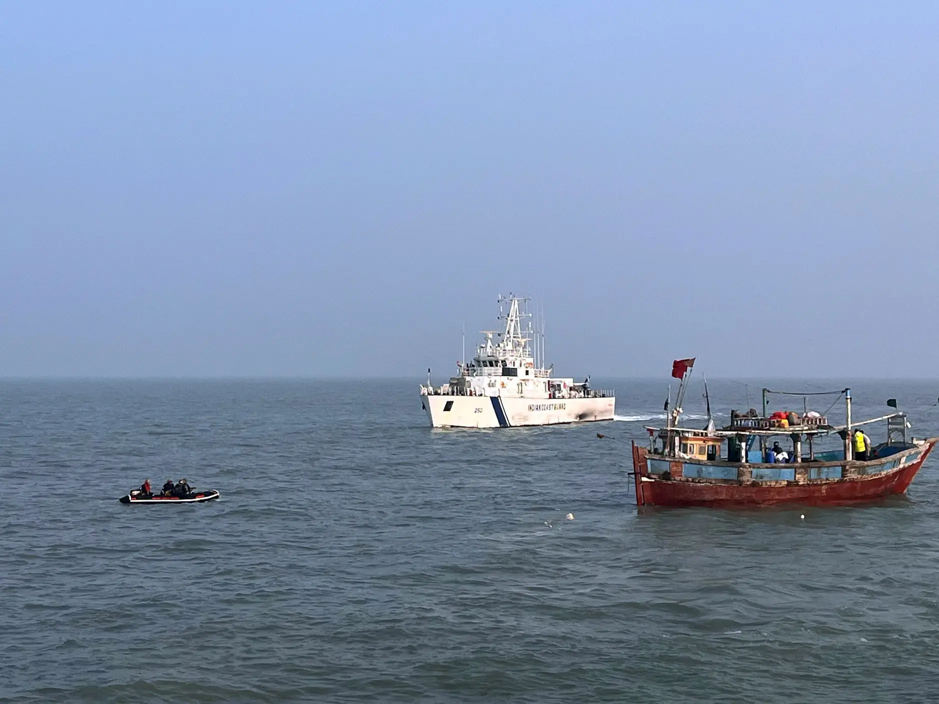 8 Indian fishermen abducted after Pakistani forces seize boat near Gujarat coast 8 Indian fishermen abducted after Pakistani forces seize boat near Gujarat coast