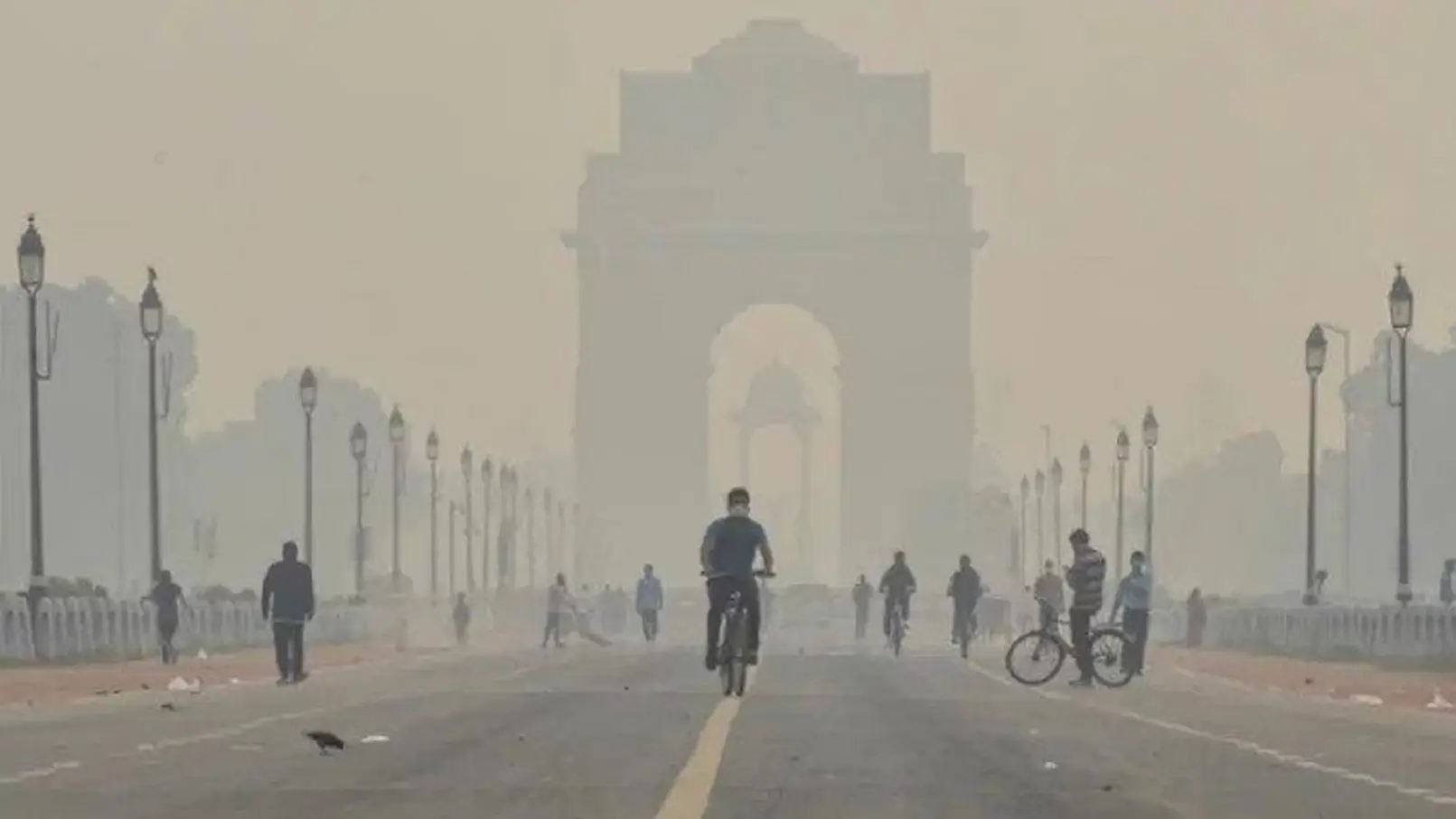 Delhi chokes as pollution levels rise, AQI breaches 400 in several areas; city enters ‘red zone’