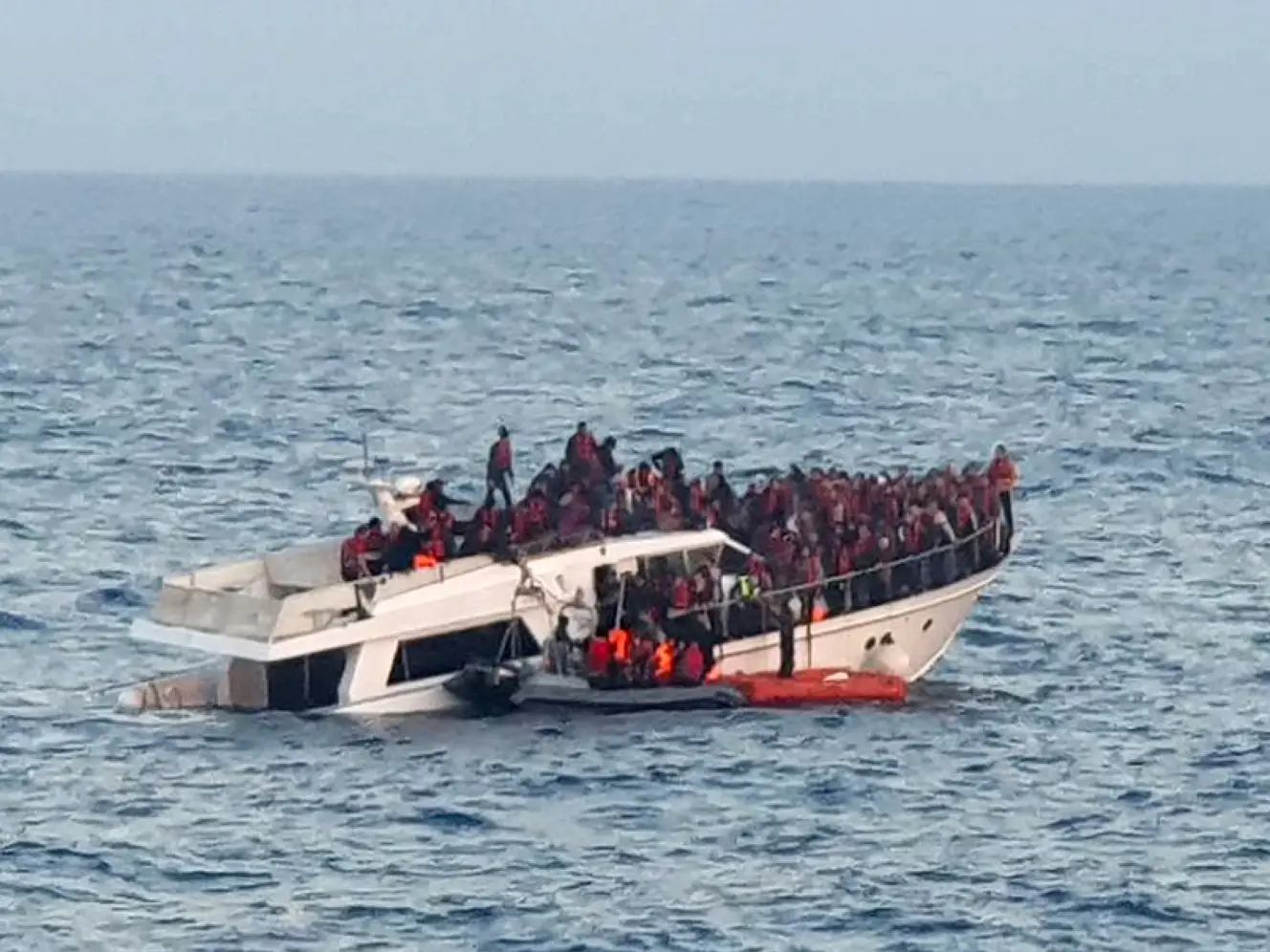 Boat carrying over 300 people sinks near Thailand-Malaysia border, hundreds missing Boat carrying over 300 people sinks near Thailand-Malaysia border, hundreds missing