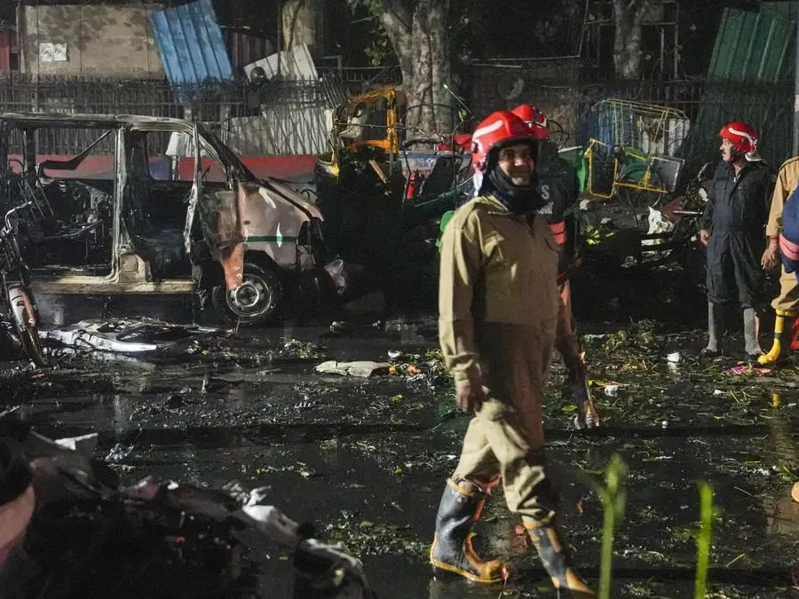 Explosion near Delhi's Red Fort, death toll mounts, several injured Explosion near Delhi's Red Fort, death toll mounts, several injured