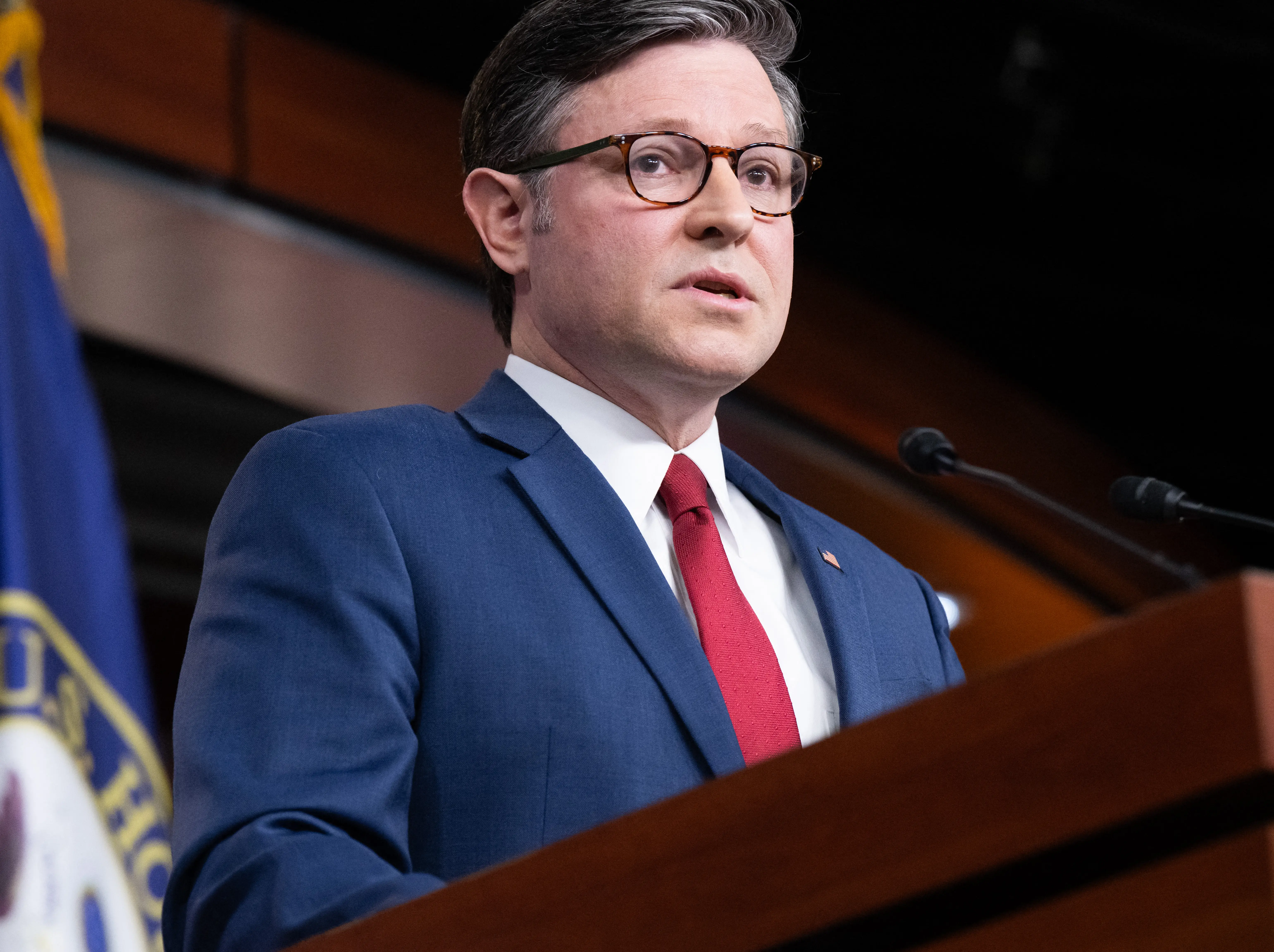 US Senate approves funding package to end government shutdown US Senate approves funding package to end government shutdown