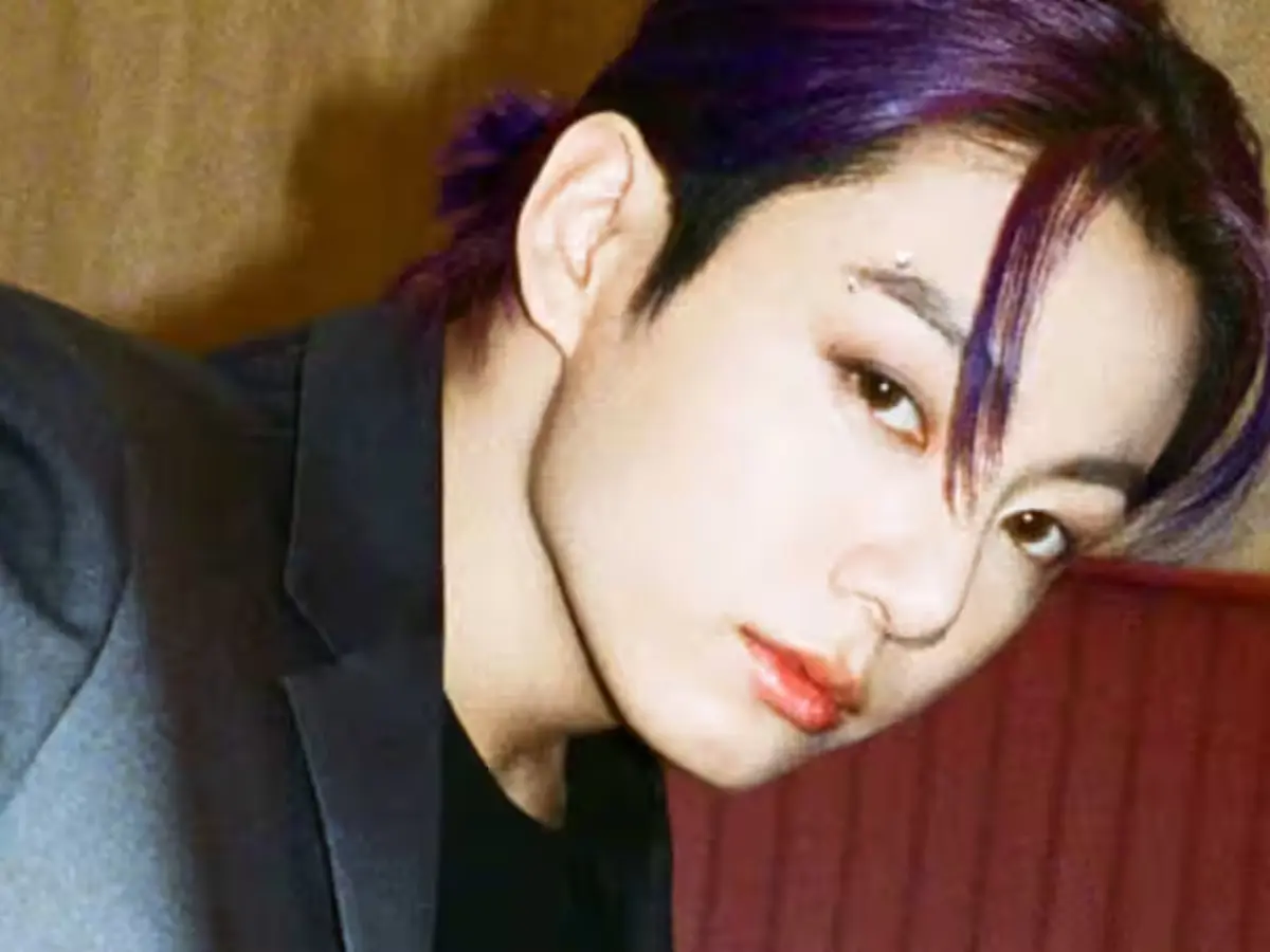 Is BTS' Jungkook dating someone? Video of idol with mystery woman goes viral Is BTS' Jungkook dating someone? Video of idol with mystery woman goes viral