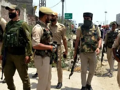 J&K Police busts 'white-collar terror module': Doctor detained day after wedding, 6 others arrested in Kashmir crackdown J&K Police busts 'white-collar terror module': Doctor detained day after wedding, 6 others arrested in Kashmir crackdown