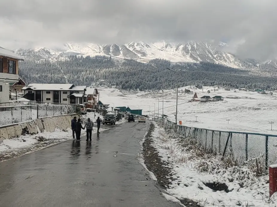 Srinagar shivers: Season's coldest night dips to -1.6°C as winter grips Kashmir Valley Srinagar shivers: Season's coldest night dips to -1.6°C as winter grips Kashmir Valley