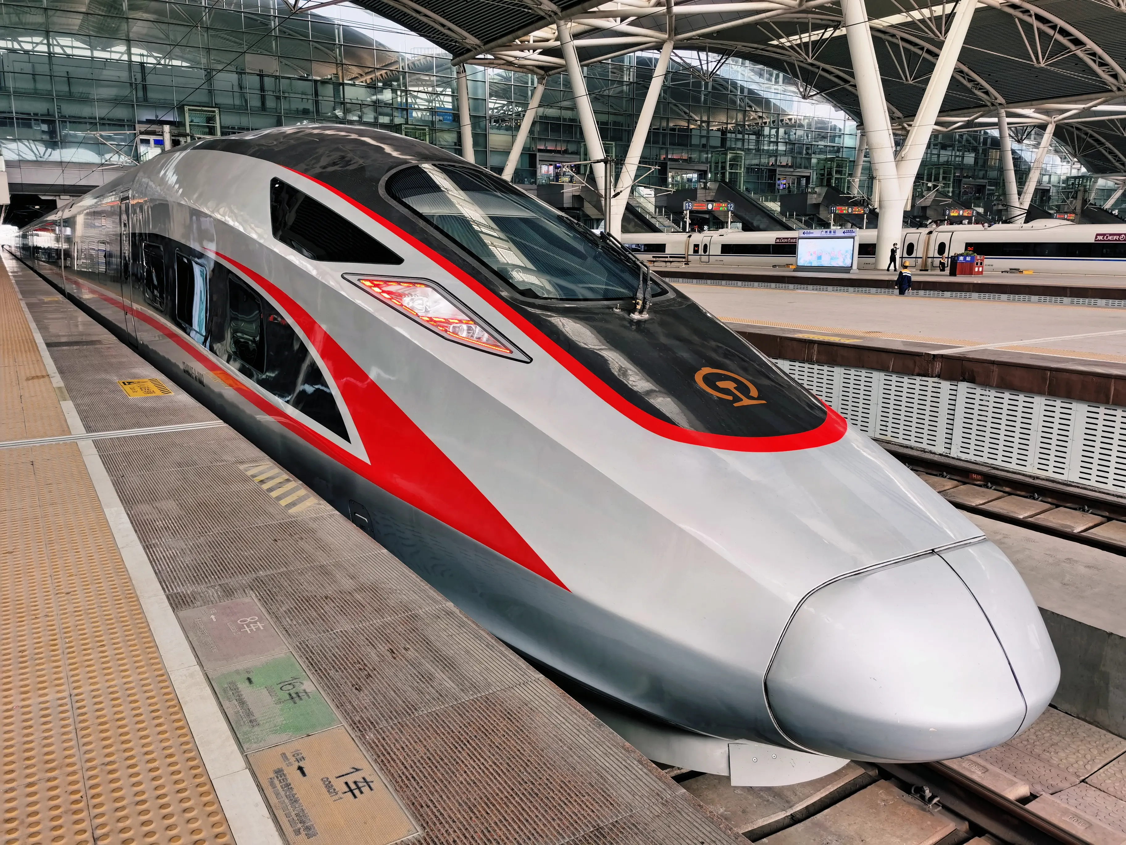 China’s Fuxing Hao - Fast and Energy Efficient