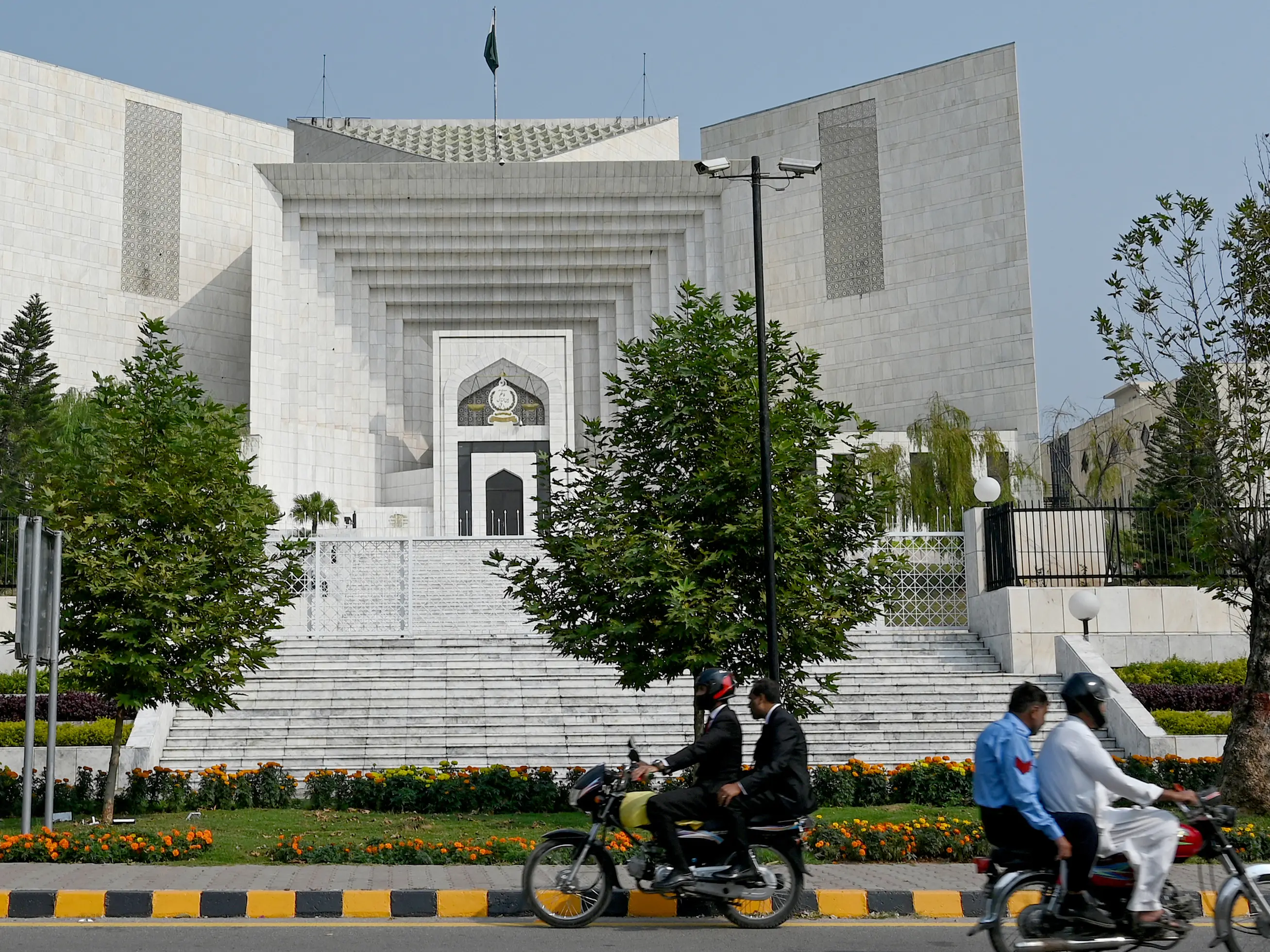 'A grave assault on Constitution': Two Pakistan Supreme Court judges resign after 27th Amendment enacted as Law 'A grave assault on Constitution': Two Pakistan Supreme Court judges resign after 27th Amendment enacted as Law