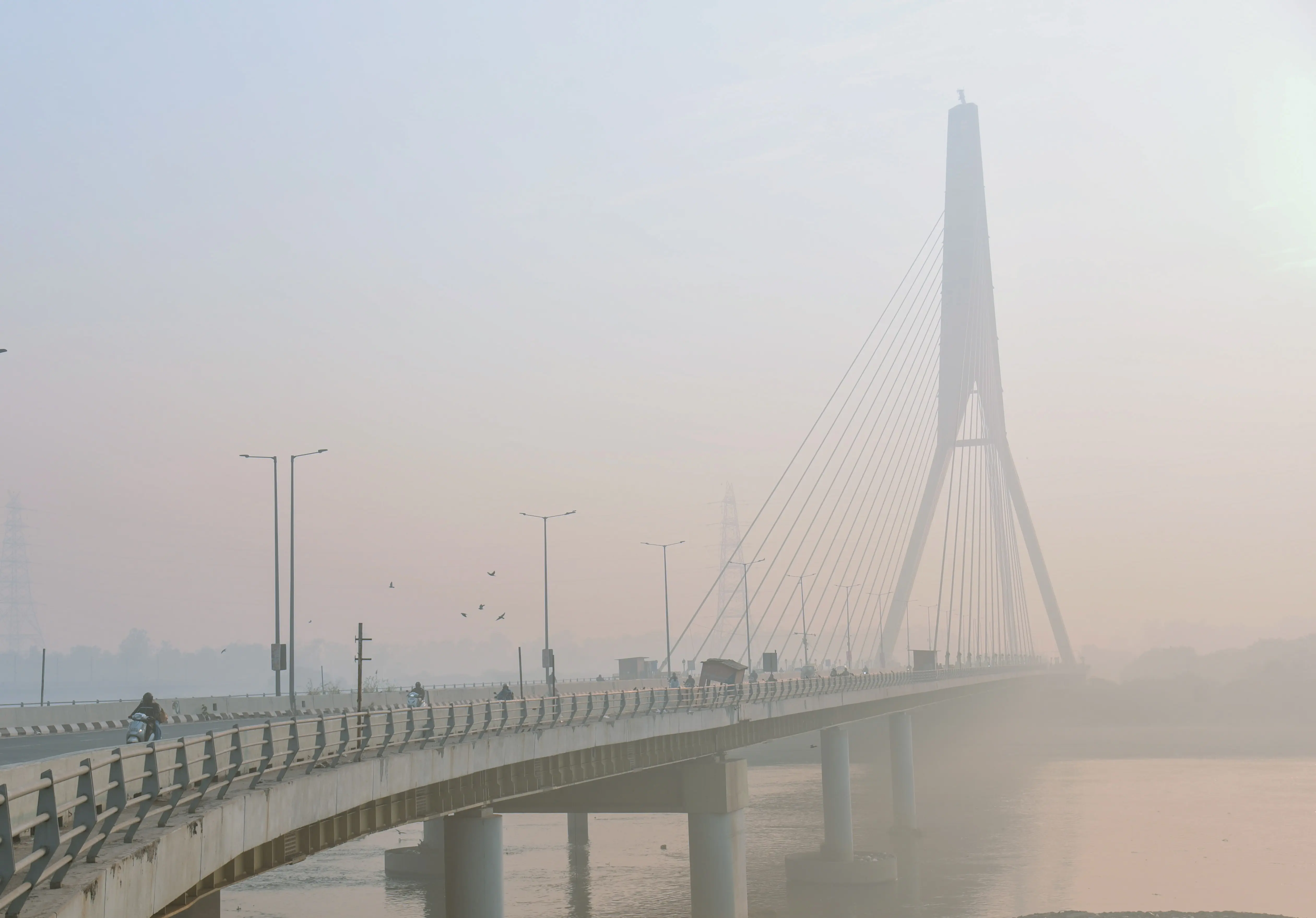 Toxic smog continues to blanket Delhi, AQI misses ‘severe’ mark by 1 point