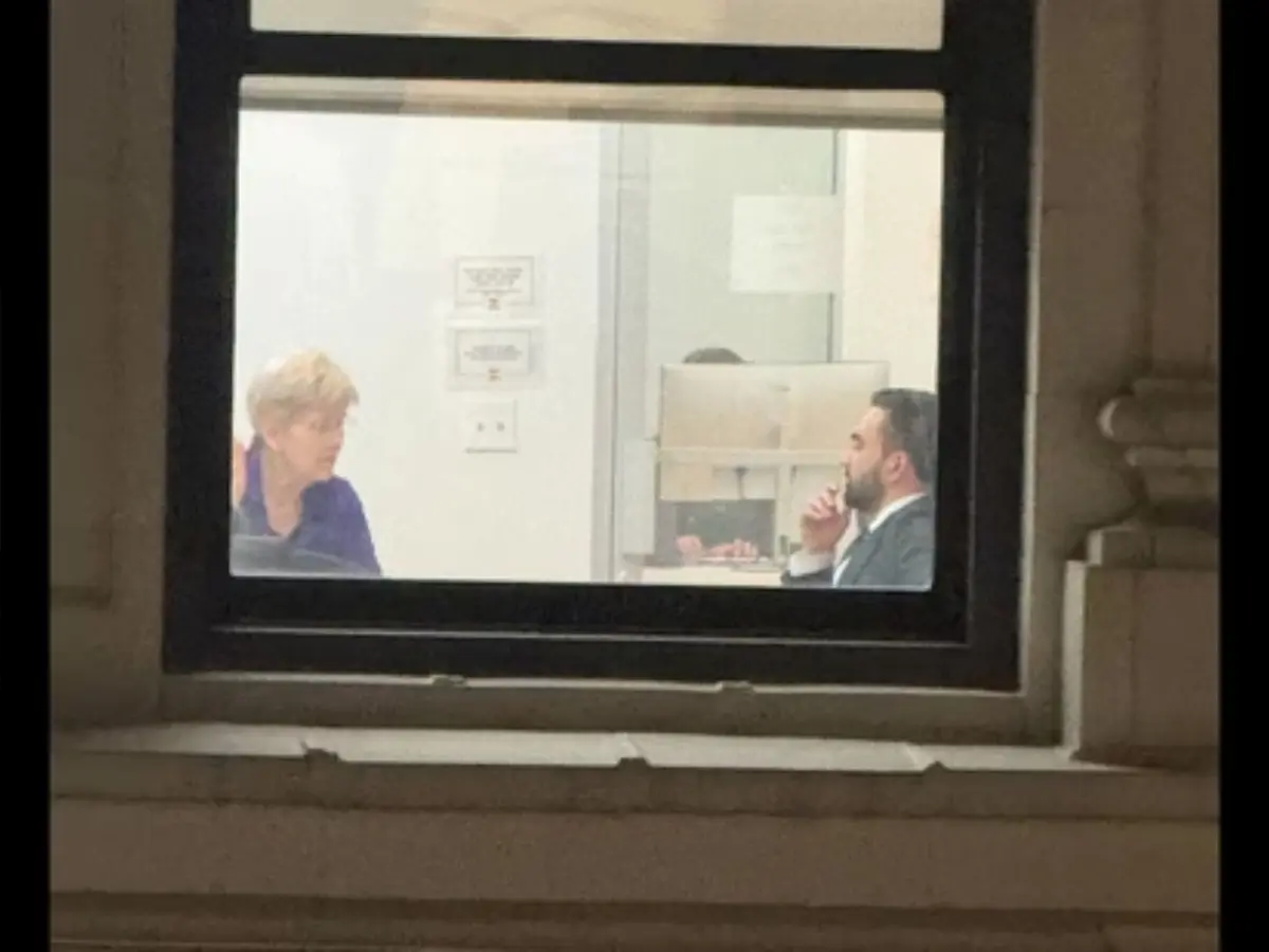 Indian-origin CEO clicks Mamdani, Elizabeth Warren from office window - Internet says 'typical neighbour behaviour'