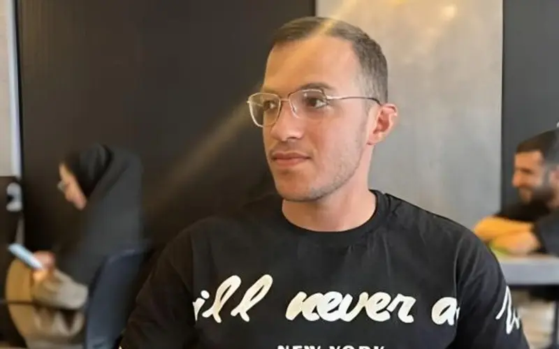 20-year-old Iranian sets himself ablaze as officials tear odwn family food stall; mayor arrested