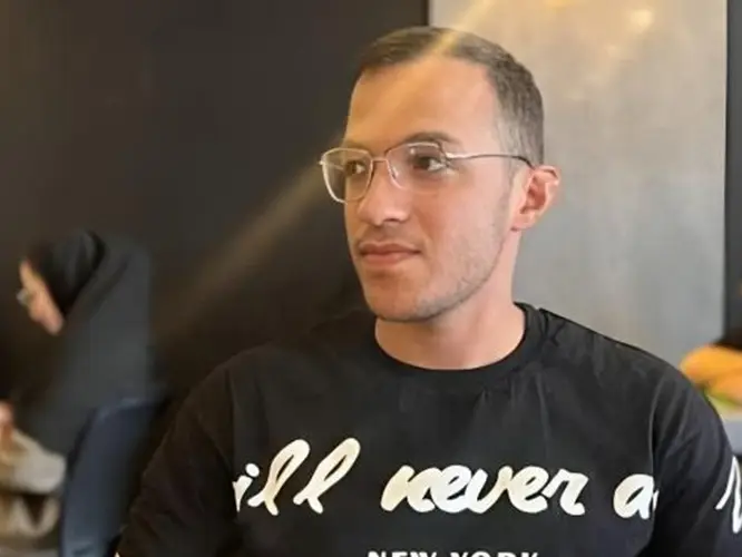 20-year-old Iranian sets himself ablaze as officials tear odwn family food stall; mayor arrested 20-year-old Iranian sets himself ablaze as officials tear odwn family food stall; mayor arrested