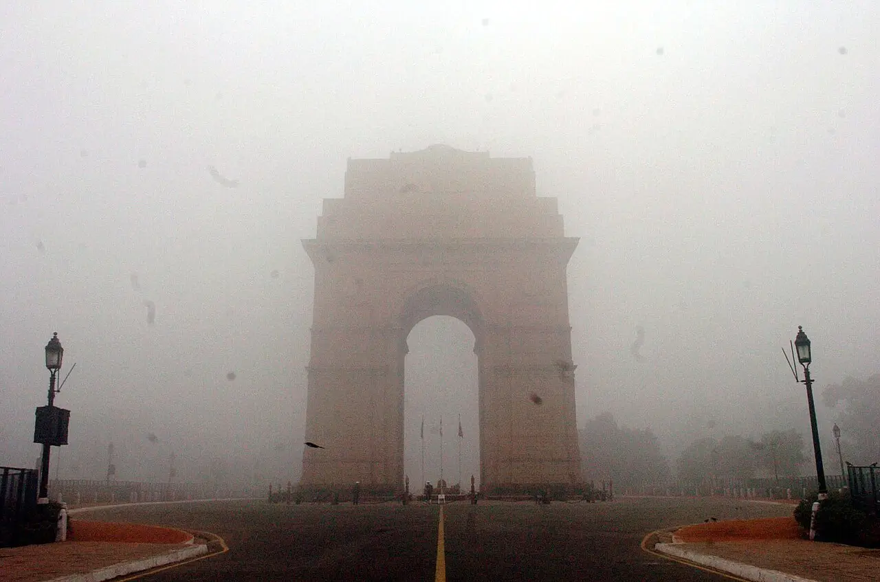 Winter menace: Delhi's air quality continues to be 'severe'; sparks health concerns