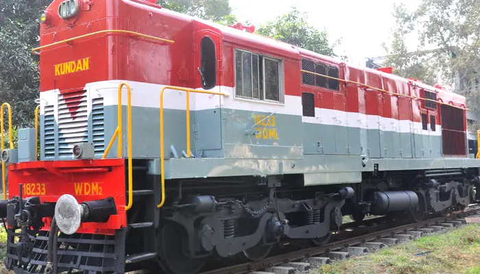 How does a 4,000 HP train engine work? Understanding thermodynamics of diesel locomotives