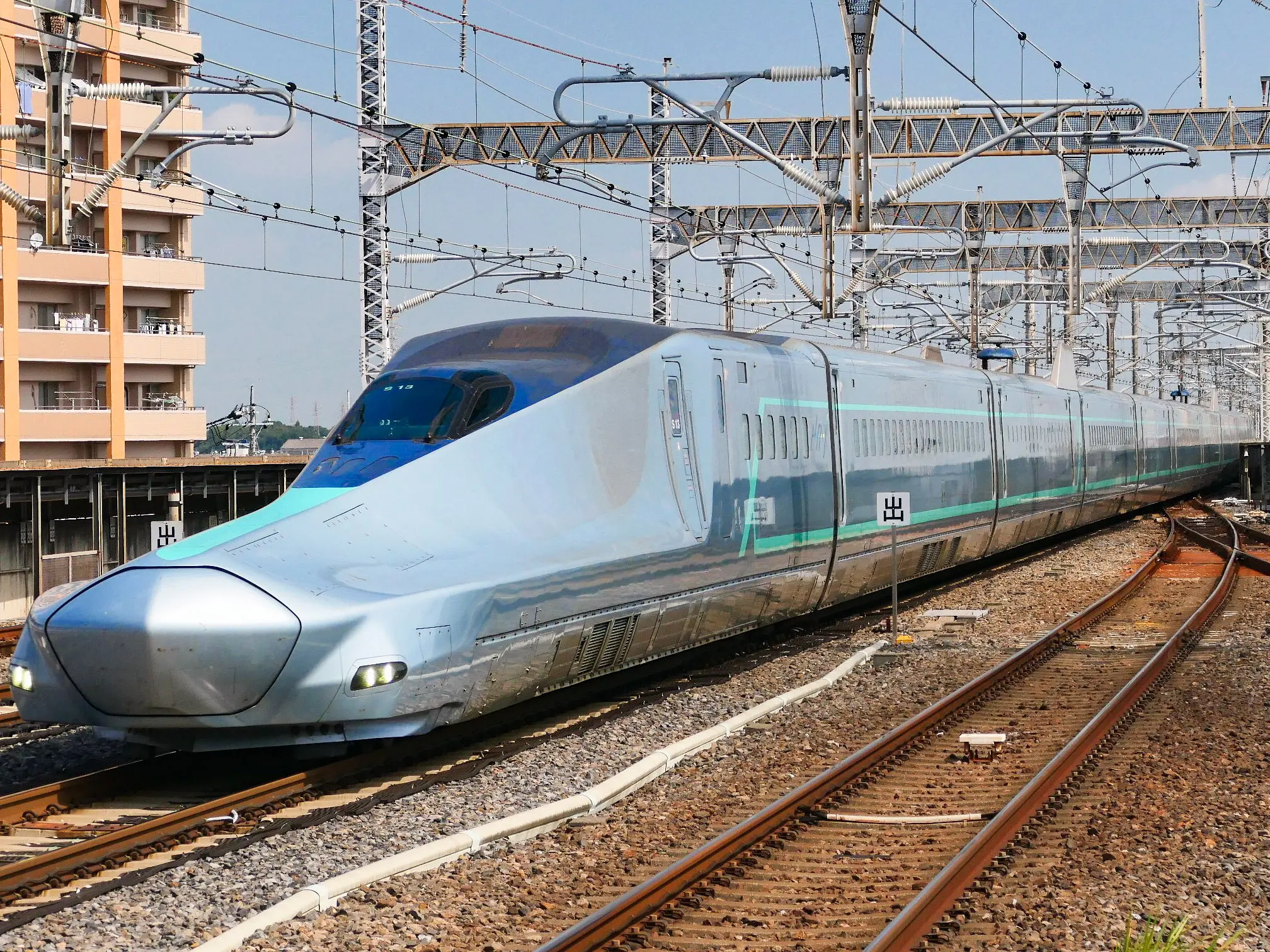 ‘At 300 km/h’: Why your glass of champagne doesn’t fall inside a bullet train