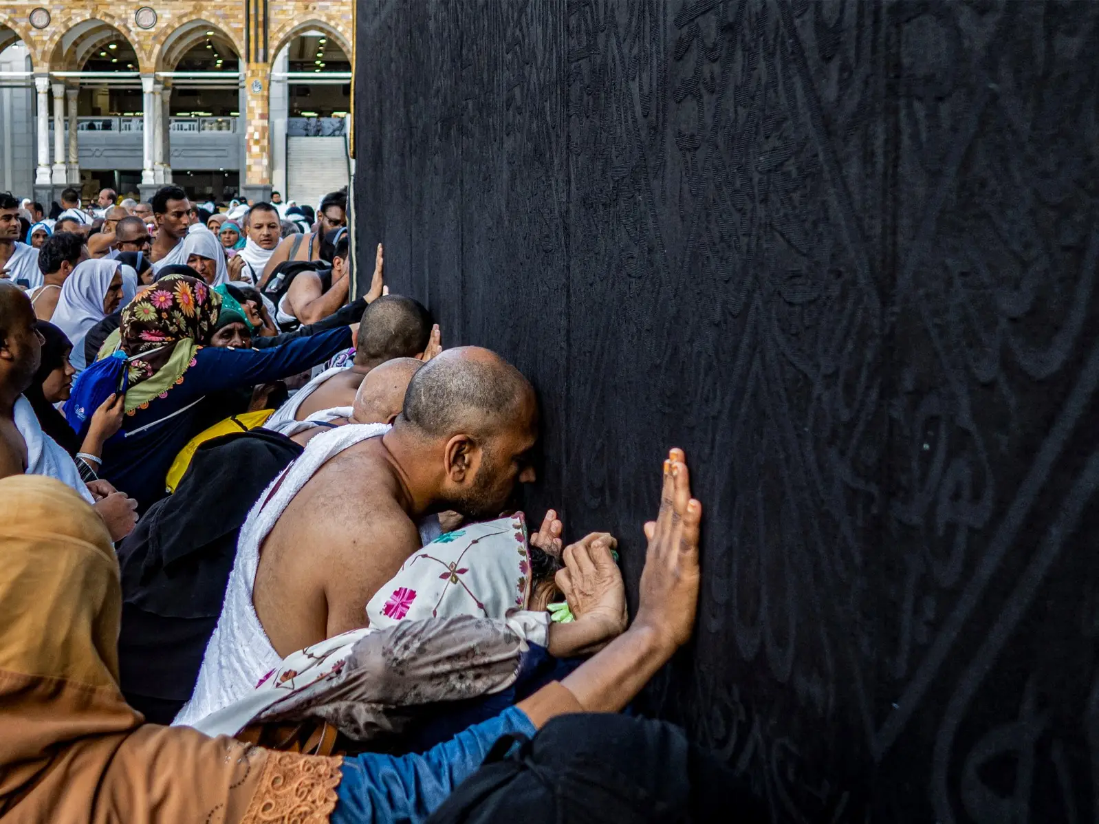 Saudi Arabia bus-tanker collision: At least 42 Indians feared dead as Umrah bus collides with diesel tanker near Medina Saudi Arabia bus-tanker collision: At least 42 Indians feared dead as Umrah bus collides with diesel tanker near Medina