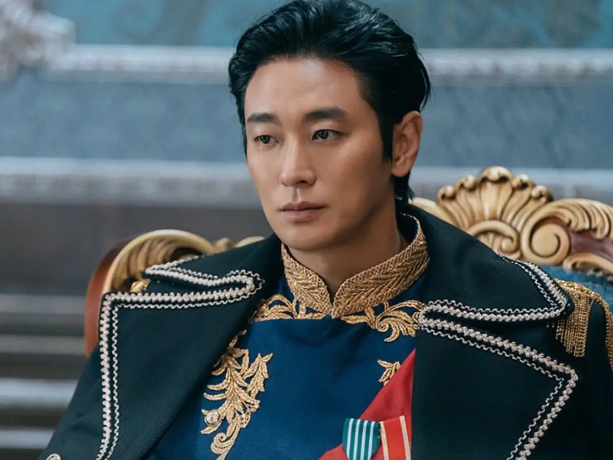 Ju Ji Hoon's Costume in 'The Remarried Empress' Sparks Nazi Controversy