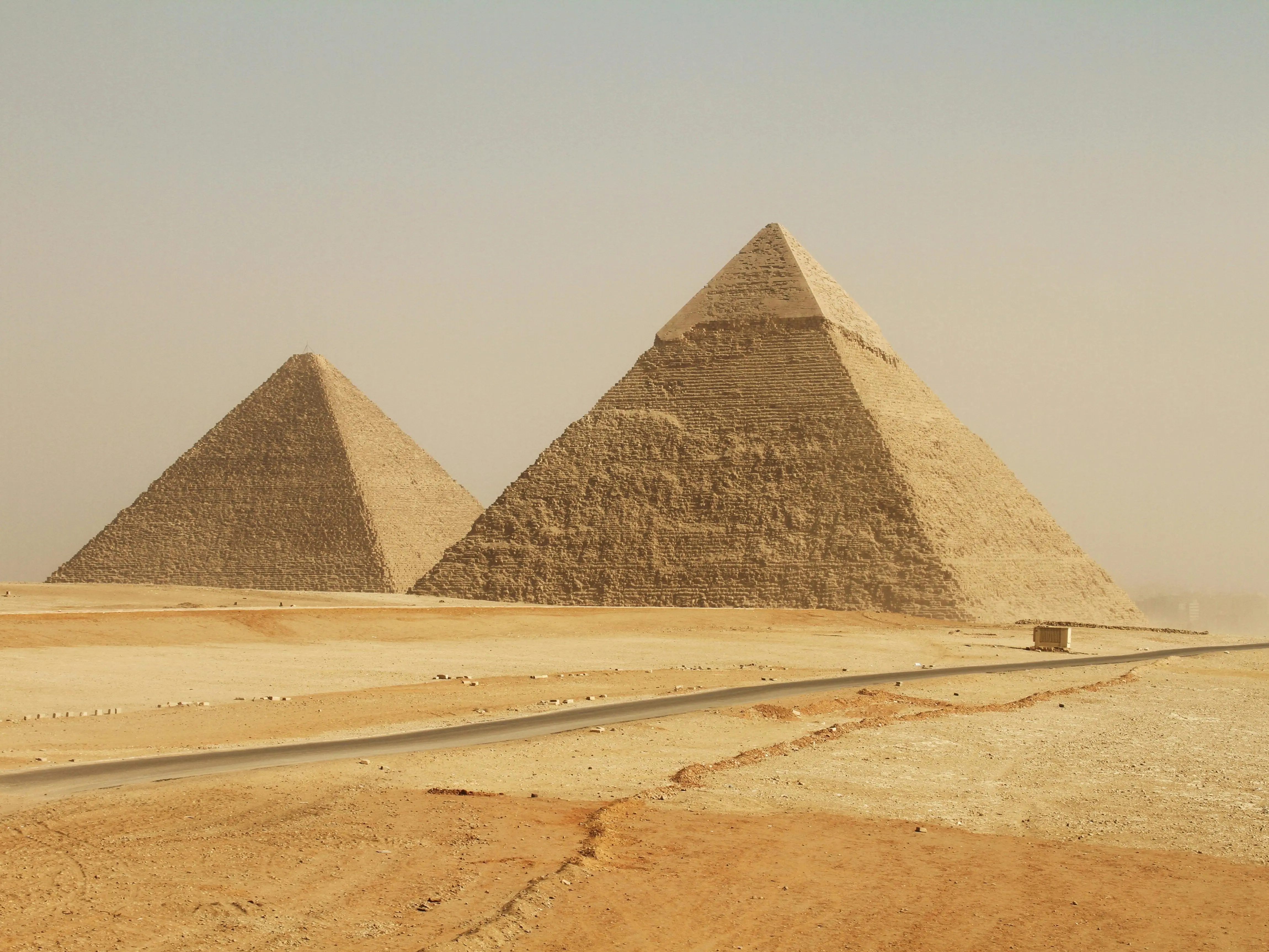 Giza pyramid hiding pockets with nothing but air hints at a secret entrance Giza pyramid hiding pockets with nothing but air hints at a secret entrance