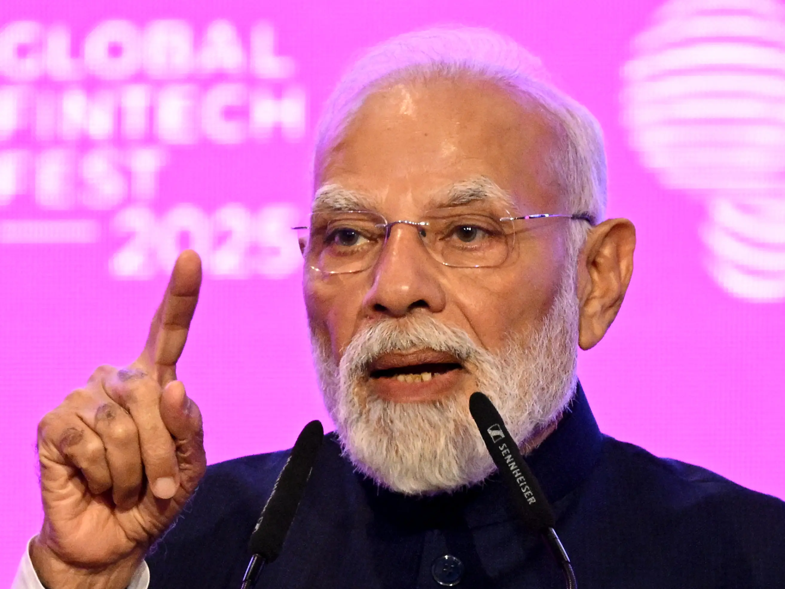 PM Modi calls for ending ‘colonial mindset’, sets 10-year deadline PM Modi calls for ending ‘colonial mindset’, sets 10-year deadline