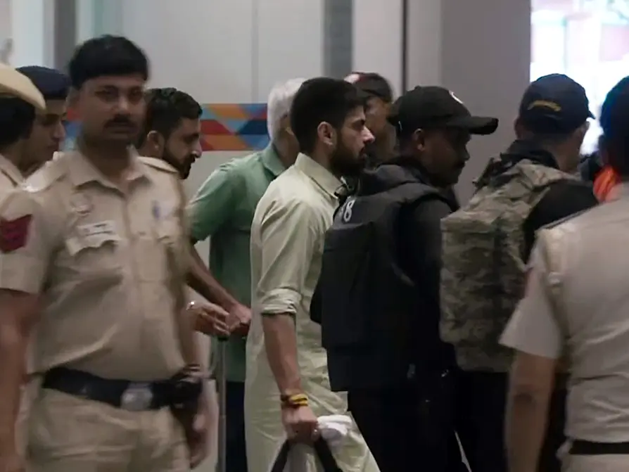 Lawrence Bishnoi's brother Anmol, wanted in Baba Siddique & Sidhu Moosewala murder case, to be deported to India Lawrence Bishnoi's brother Anmol, wanted in Baba Siddique & Sidhu Moosewala murder case, to be deported to India