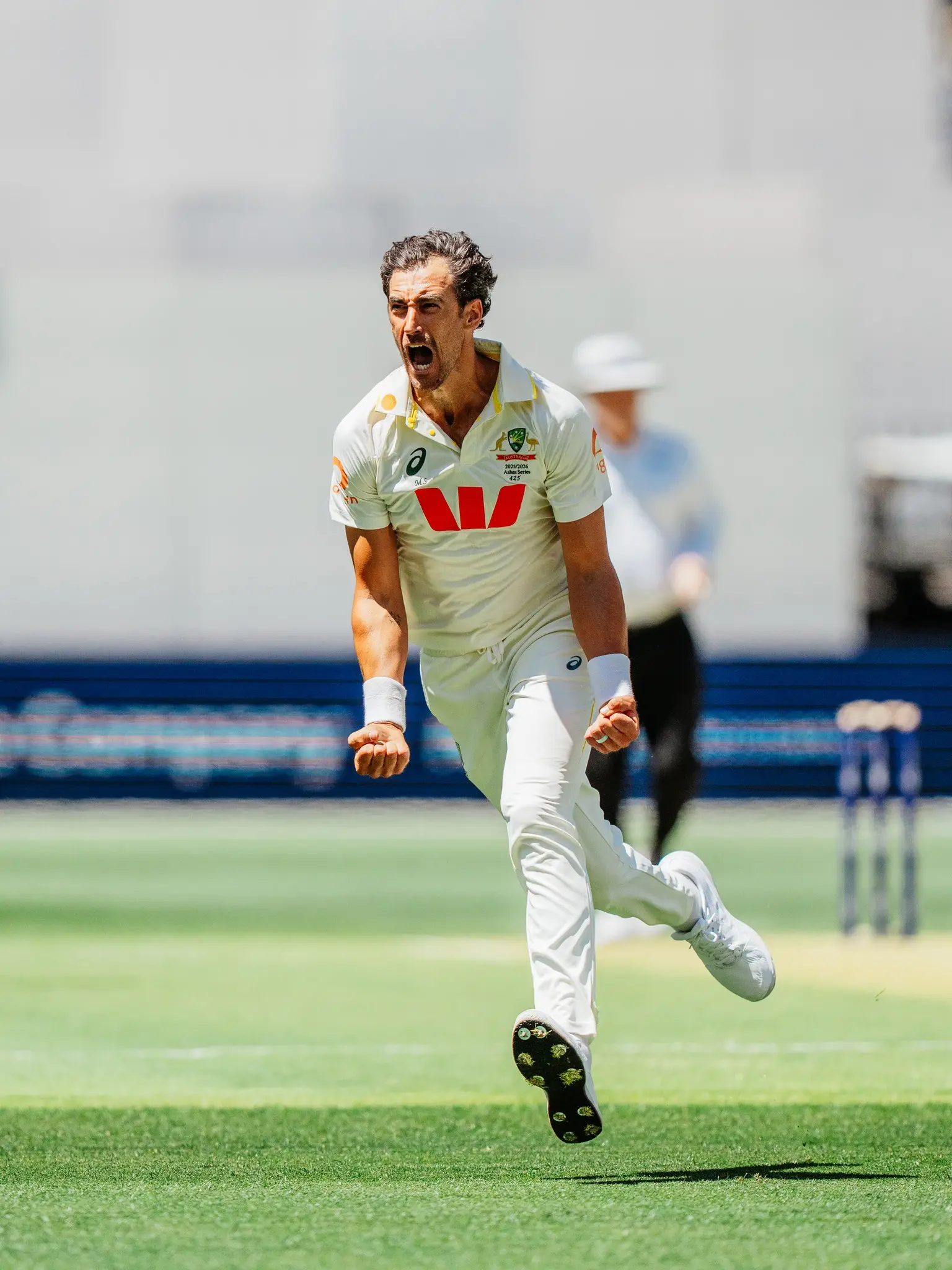 Ashes 2025-26: Starc starts off breathing fire and England not able to deal with heat