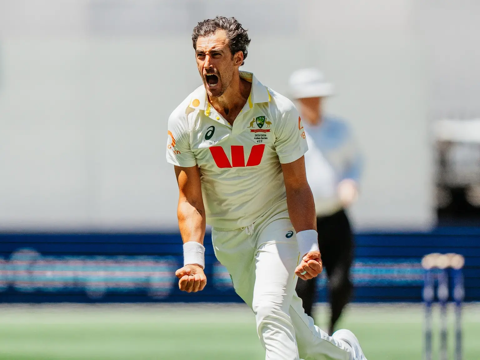 Ashes 2025-26: Starc starts off breathing fire and England not able to deal with heat Ashes 2025-26: Starc starts off breathing fire and England not able to deal with heat