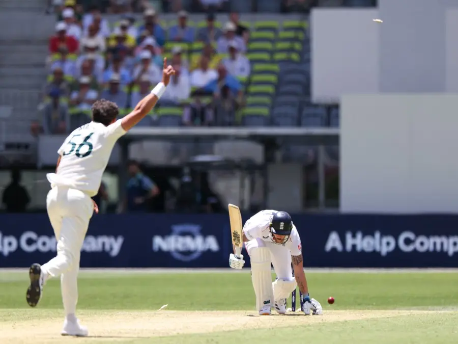 Ashes 2025-26: Mitchell Starc delivers nightmare in Perth even before dawn in England - WATCH