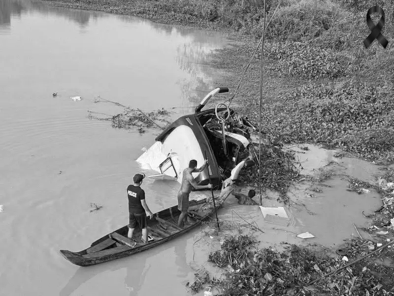 Cambodia bus crash kills at least 16 after vehicle plunges off bridge into canal Cambodia bus crash kills at least 16 after vehicle plunges off bridge into canal