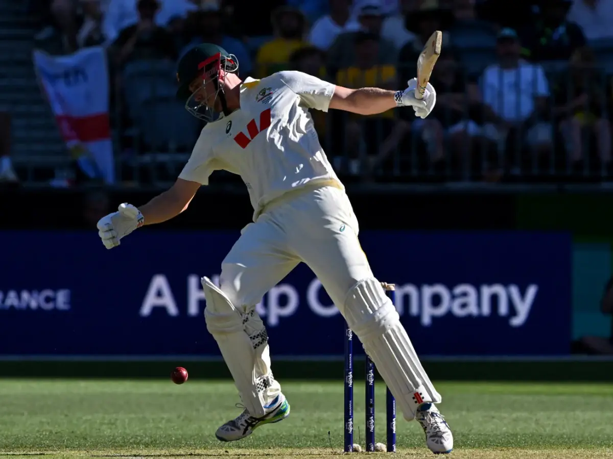 Mark Wood's 147 kmph Bouncer Sends Cameron Green Tumbling in Ashes 1st Test