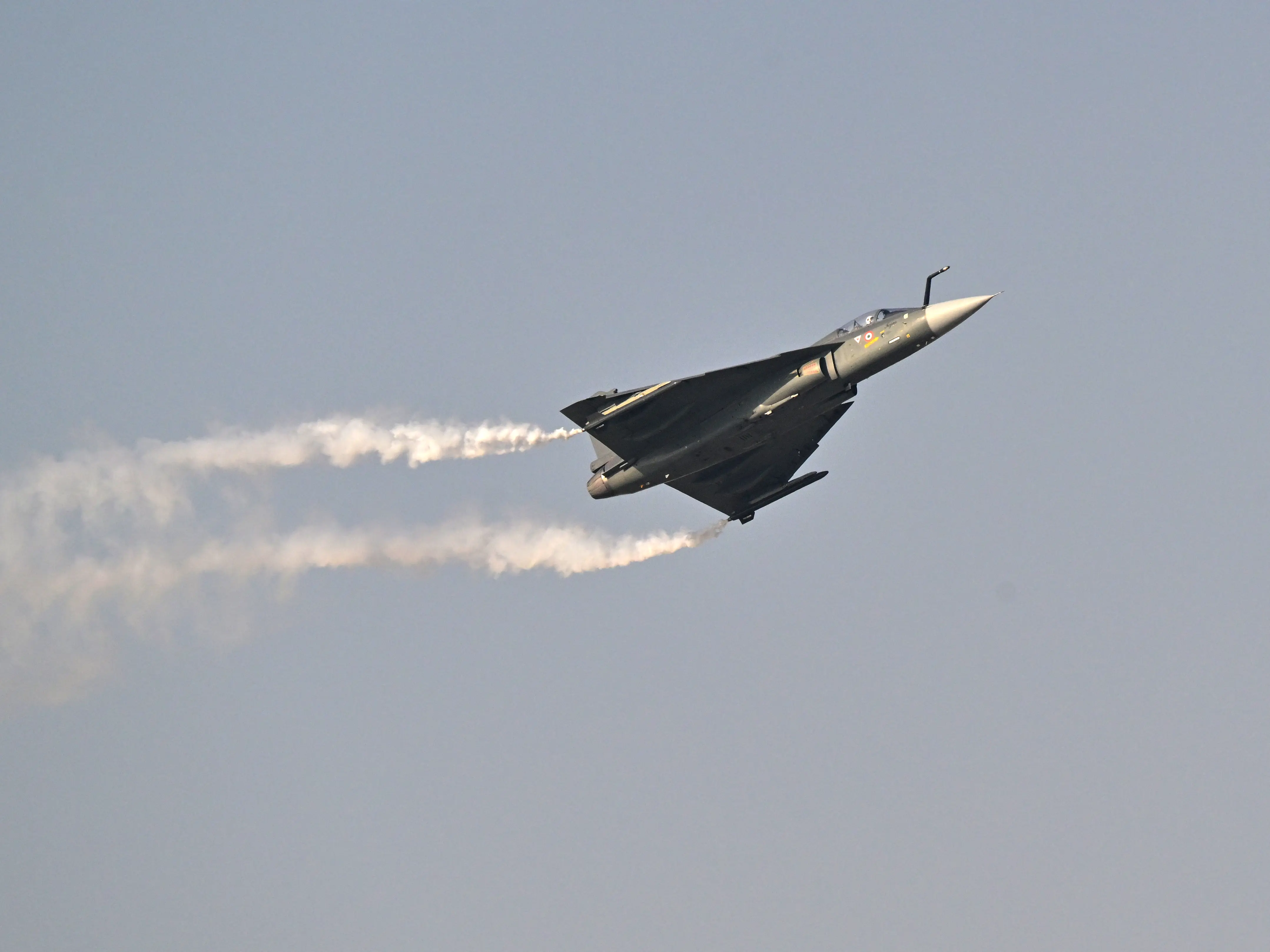 India's Tejas fighter jet crashes during aerial display at Dubai air show, pilot dies India's Tejas fighter jet crashes during aerial display at Dubai air show, pilot dies