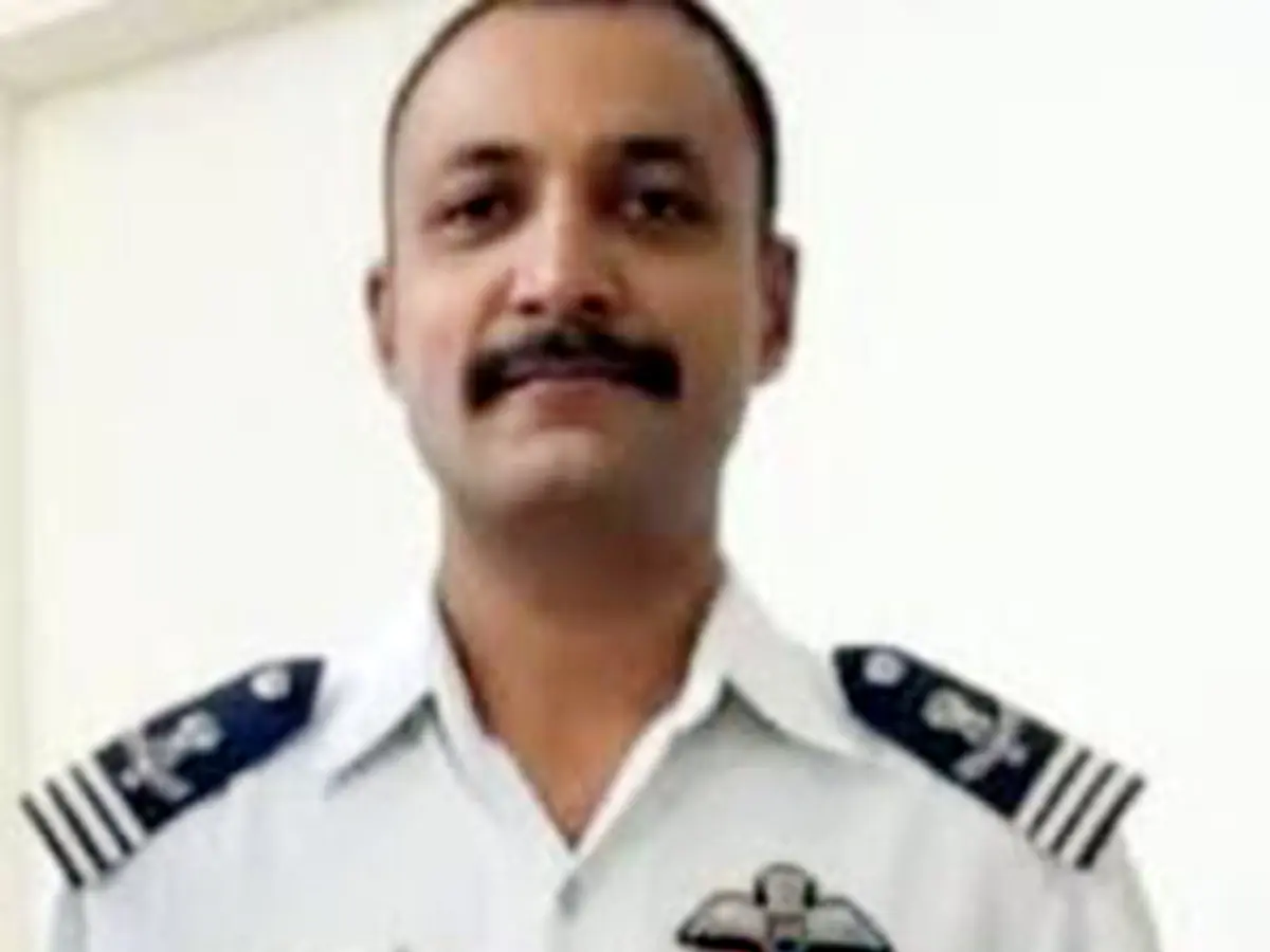 Tejas pilot killed in Dubai air show crash identified as Wing Commander Namansh Syal Tejas pilot killed in Dubai air show crash identified as Wing Commander Namansh Syal