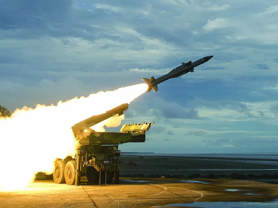 What could happen when a modern missile loses GPS?