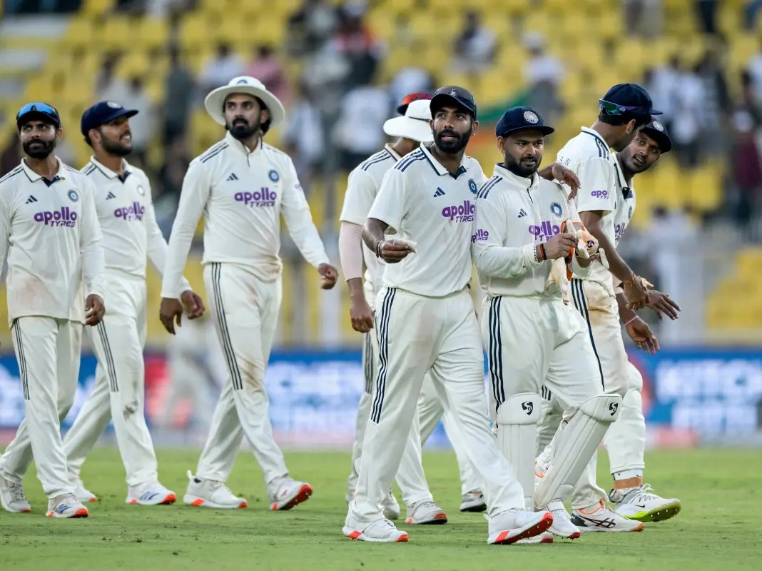 IND vs SA, 2nd Test: Kuldeep Yadav takes three as hosts restrict Proteas to 247/6 at stumps IND vs SA, 2nd Test: Kuldeep Yadav takes three as hosts restrict Proteas to 247/6 at stumps