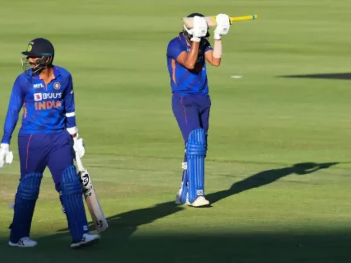 South Africa win by 4 runs in Cape Town, 2022