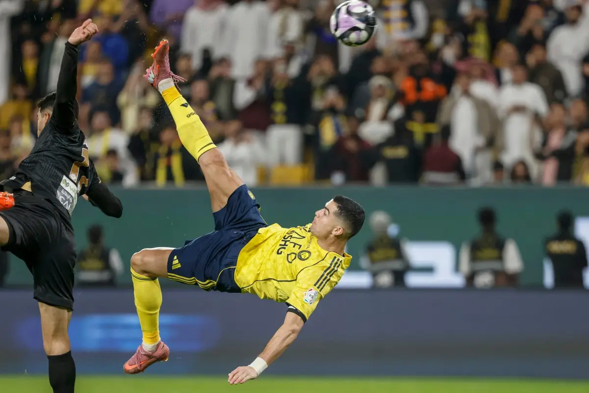 40-year-old Ronaldo stuns with sensational bicycle kick goal for Al Nassr - WATCH