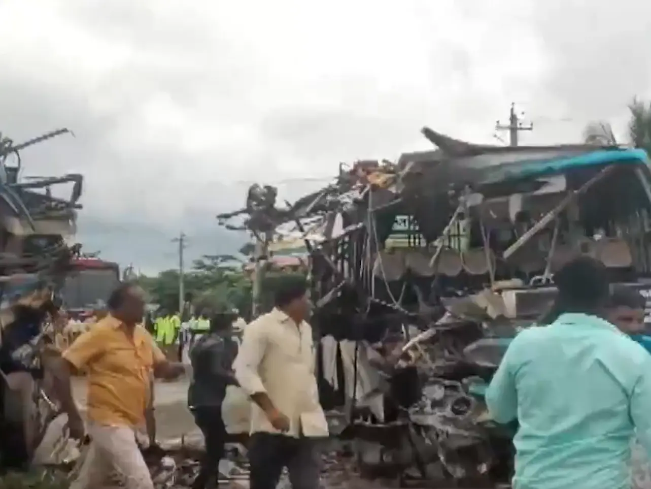 At least 6 died, 30 injured in head-on collision between two buses in Tamil Nadu’s Tenkasi At least 6 died, 30 injured in head-on collision between two buses in Tamil Nadu’s Tenkasi