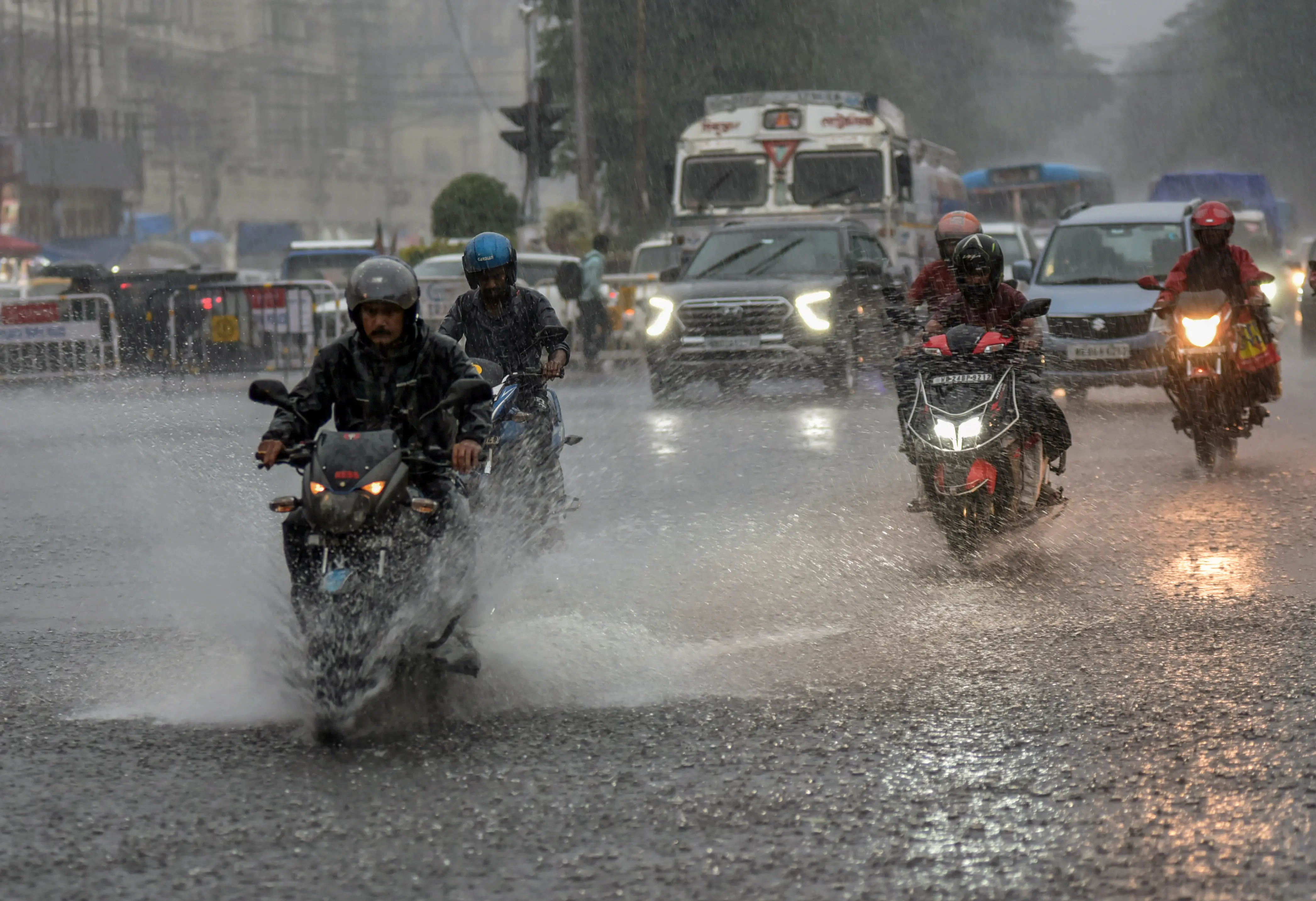 Two weather systems brewing in Bay of Bengal; Cyclone likely, says IMD