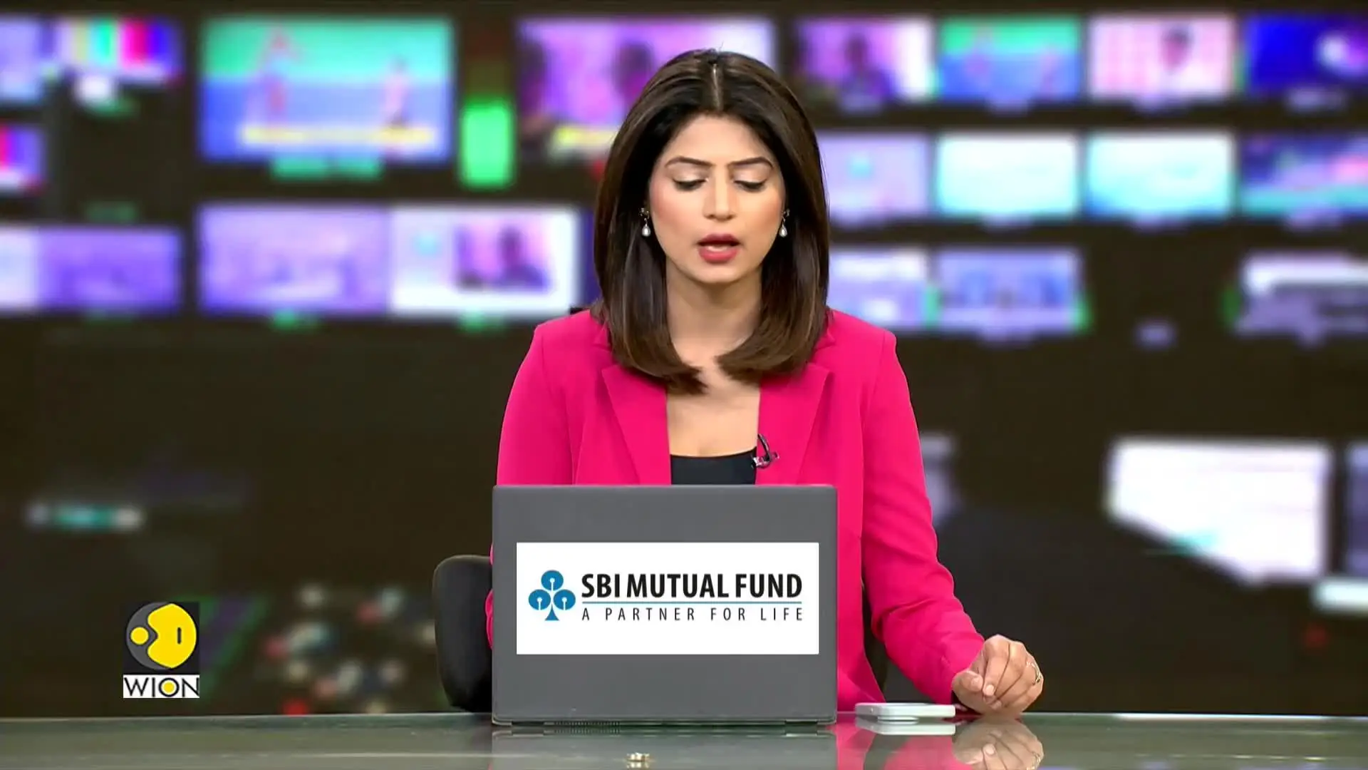 Nicolas Maduro dances to try & reduce US-Venezuela tensions 