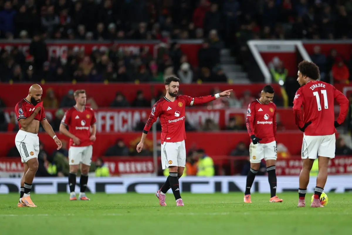 Premier League: Everton get red card but still manage to beat toothless Manchester United