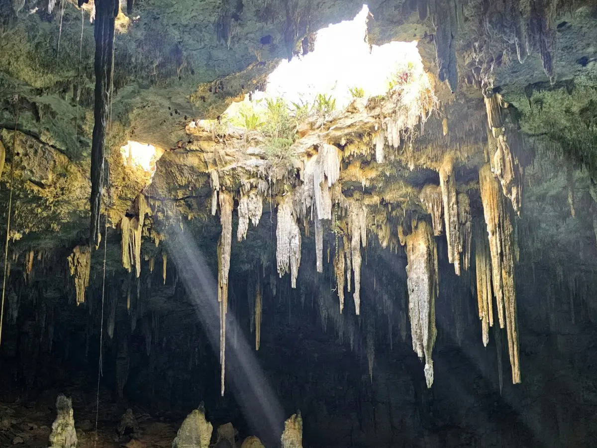 Mexico's Yucatan Peninsula is hiding world's longest underwater cave filled  with ice palaces and sinkholes, image size:1200x900