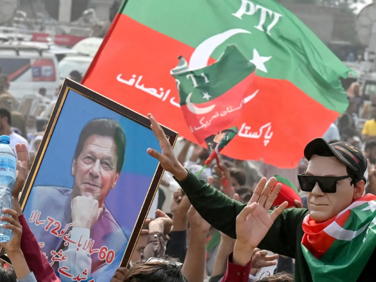 Where is Imran Khan? Sisters 'dragged by hair' for demanding to meet ex-Pakistan PM, fake death rumours float - What's happening Where is Imran Khan? Sisters 'dragged by hair' for demanding to meet ex-Pakistan PM, fake death rumours float - What's happening