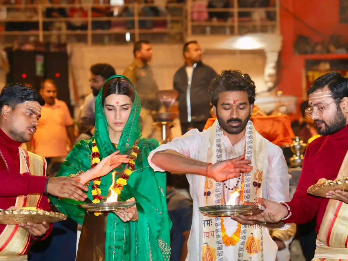 Dhanush and Kriti Sanon perform Ganga aarti at Varanasi ahead of Tere Ishk Mein release Dhanush and Kriti Sanon perform Ganga aarti at Varanasi ahead of Tere Ishk Mein release