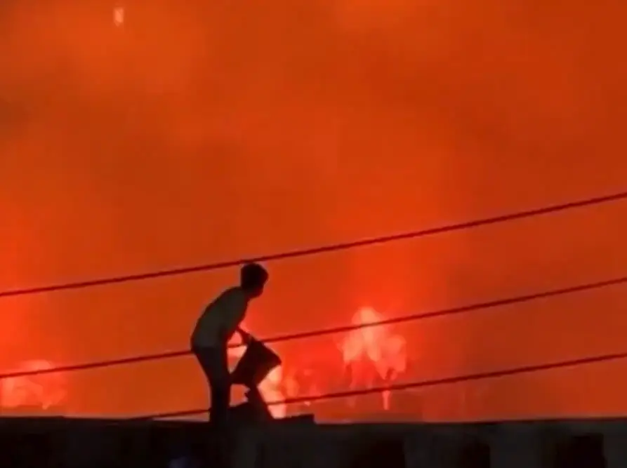 Over 1,500 homes destroyed, thousands left homeless as Bangladesh slum fire rages for 16 hours Over 1,500 homes destroyed, thousands left homeless as Bangladesh slum fire rages for 16 hours