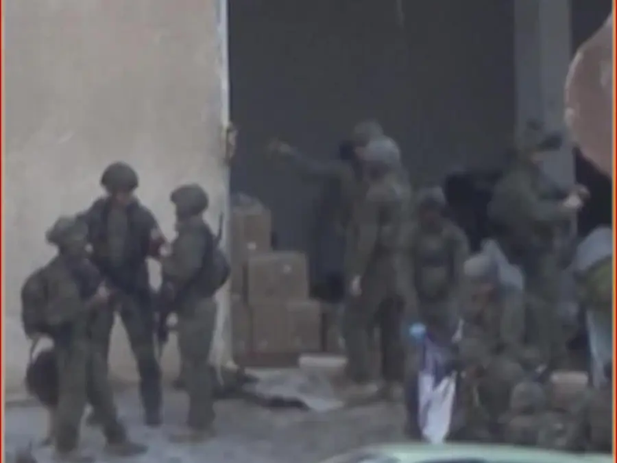 Israeli Soldiers Kill Defenceless Palestinians After Apparent Surrender 