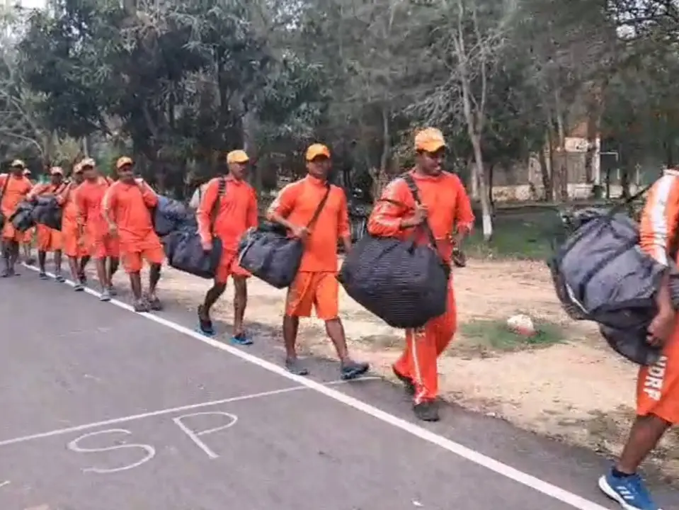 Tamil Nadu braces for Cyclone Ditwah; 8 NDRF teams deployed Tamil Nadu braces for Cyclone Ditwah; 8 NDRF teams deployed