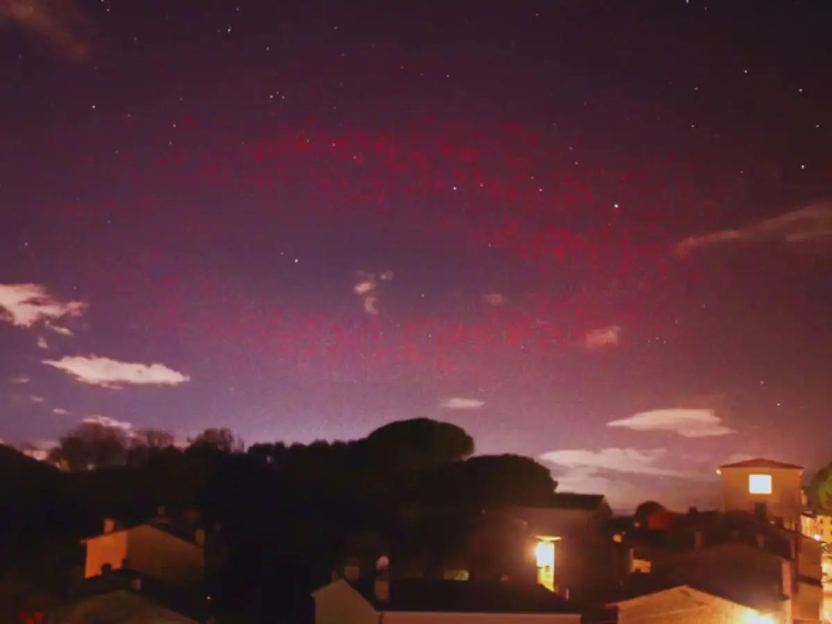 200km rare red halo seen over small Italian town for a second time. It was ELVEs 200km rare red halo seen over small Italian town for a second time. It was ELVEs