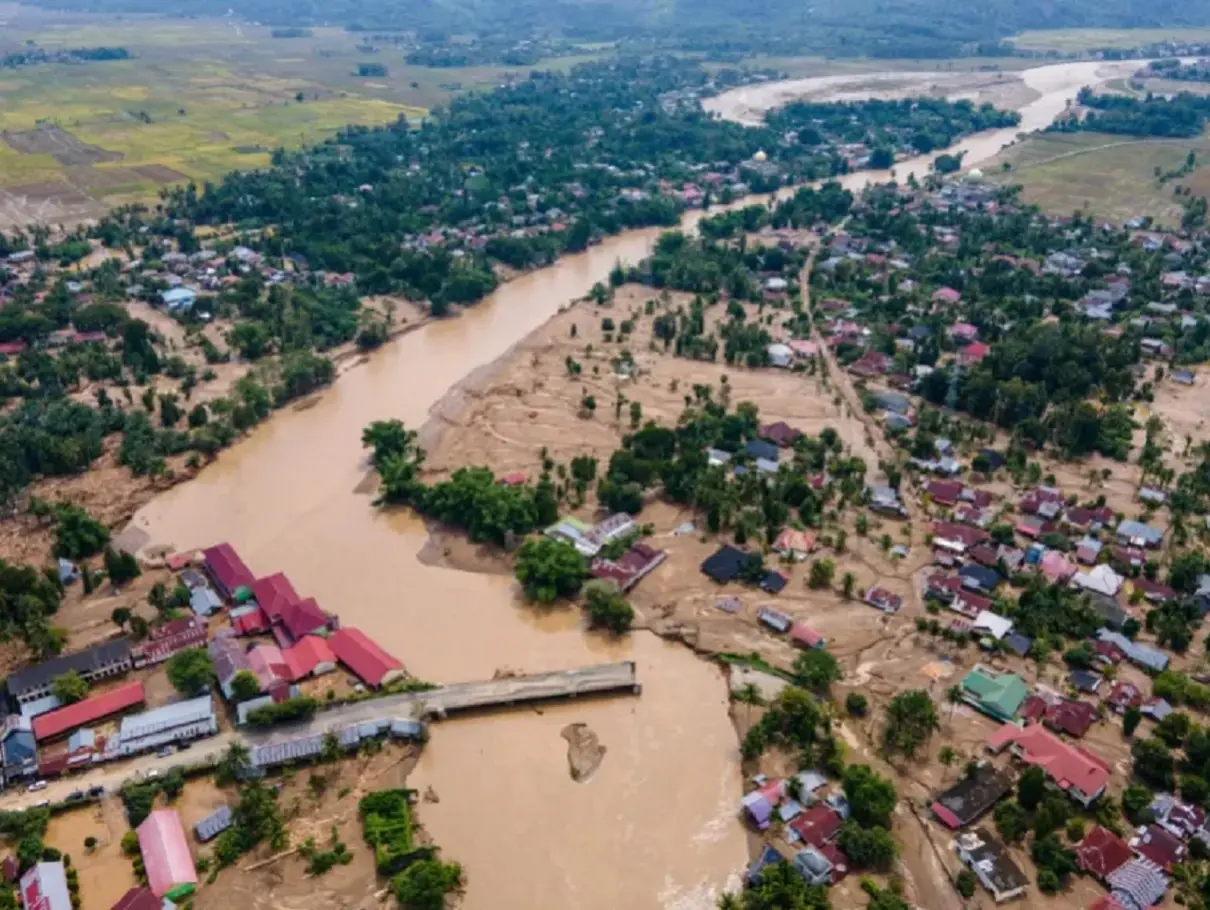 Floods and landslides ravage Indonesia and Thailand; combined toll rises to over 300
