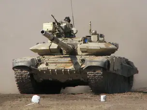 How many crew members are in a Russian tank?