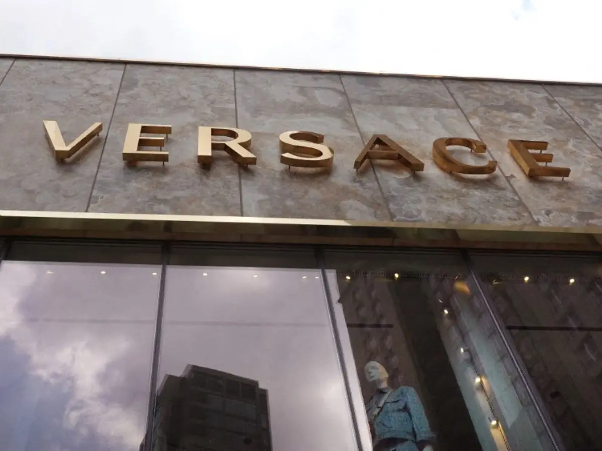 Prada takes over the fashion rival Versace in $1.37 billion deal Prada takes over the fashion rival Versace in $1.37 billion deal