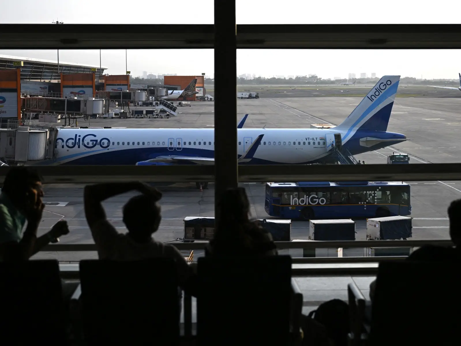 Delhi airport warns of fresh chaos as flights face delays after yet another tech snag Delhi airport warns of fresh chaos as flights face delays after yet another tech snag