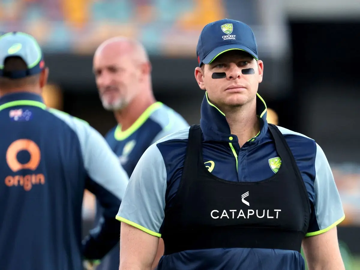 Smith Adopts Anti-Glare Tapes for Pink-Ball Ashes Test