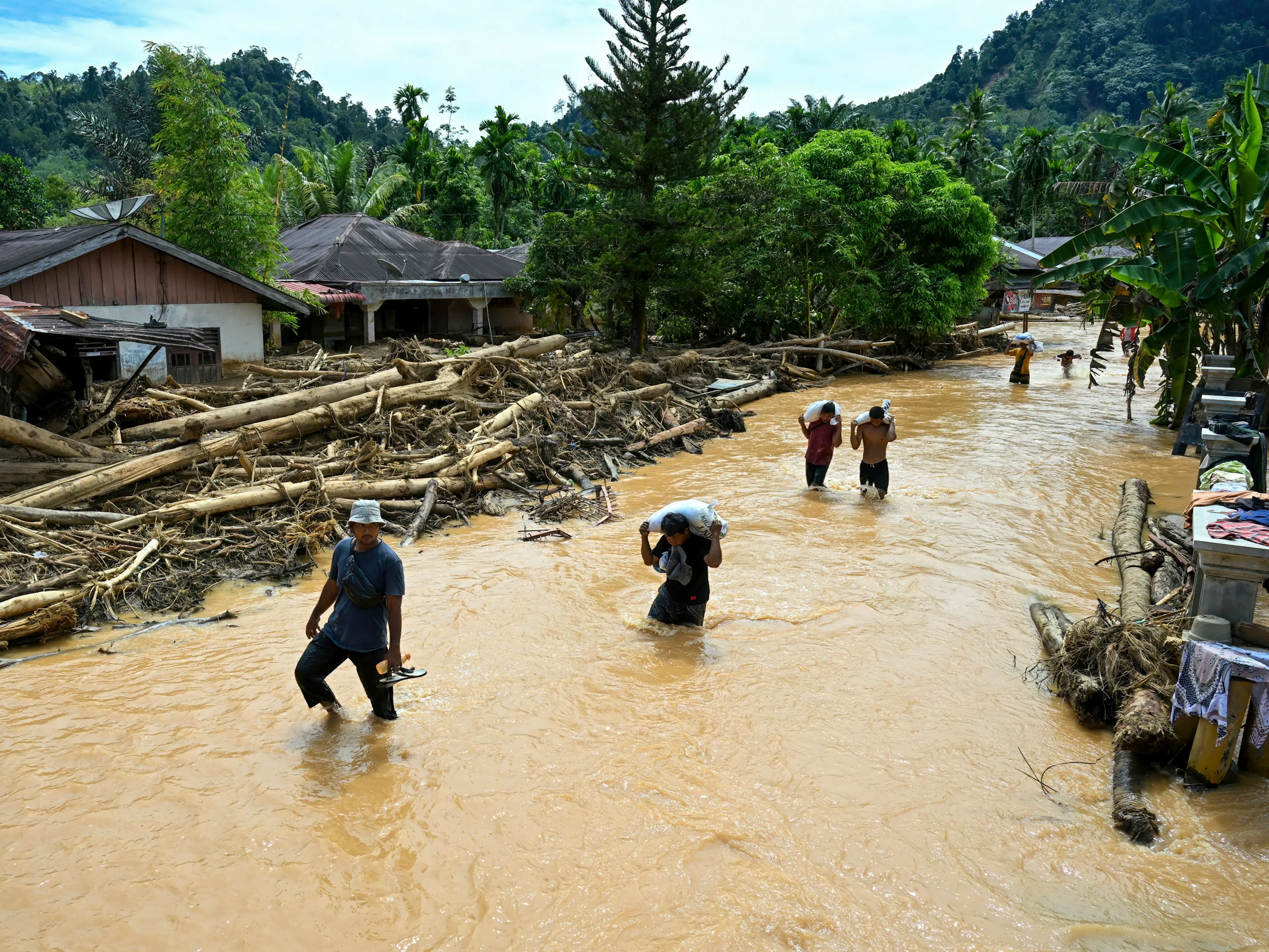 Frustration mounts in Indonesia and Sri Lanka amid aid workers face challenges in reaching flood survivors Frustration mounts in Indonesia and Sri Lanka amid aid workers face challenges in reaching flood survivors